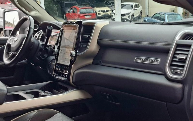 imagem-https://www.socarrao.com.br/sc-vehicle-images-prod/3237108/1790176112339-8367951_7_B_19f864e164.jpeg