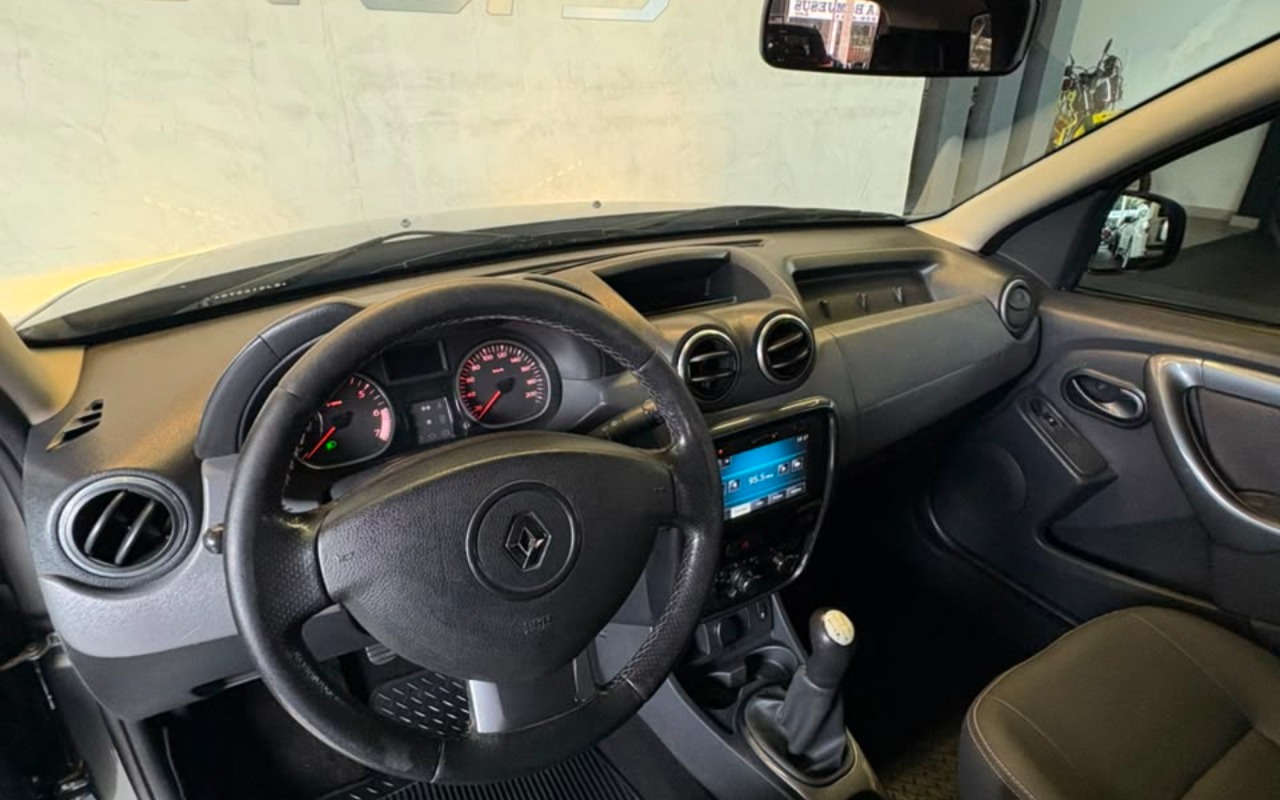 imagem-https://www.socarrao.com.br/sc-vehicle-images-prod/3237767/1786736999167-V2hhdHNBcHAgSW1hZ2UgMjAyNi0wOC0xNCBhdCAxNi4zMS4zMSAoMSkuanBlZw.jpeg