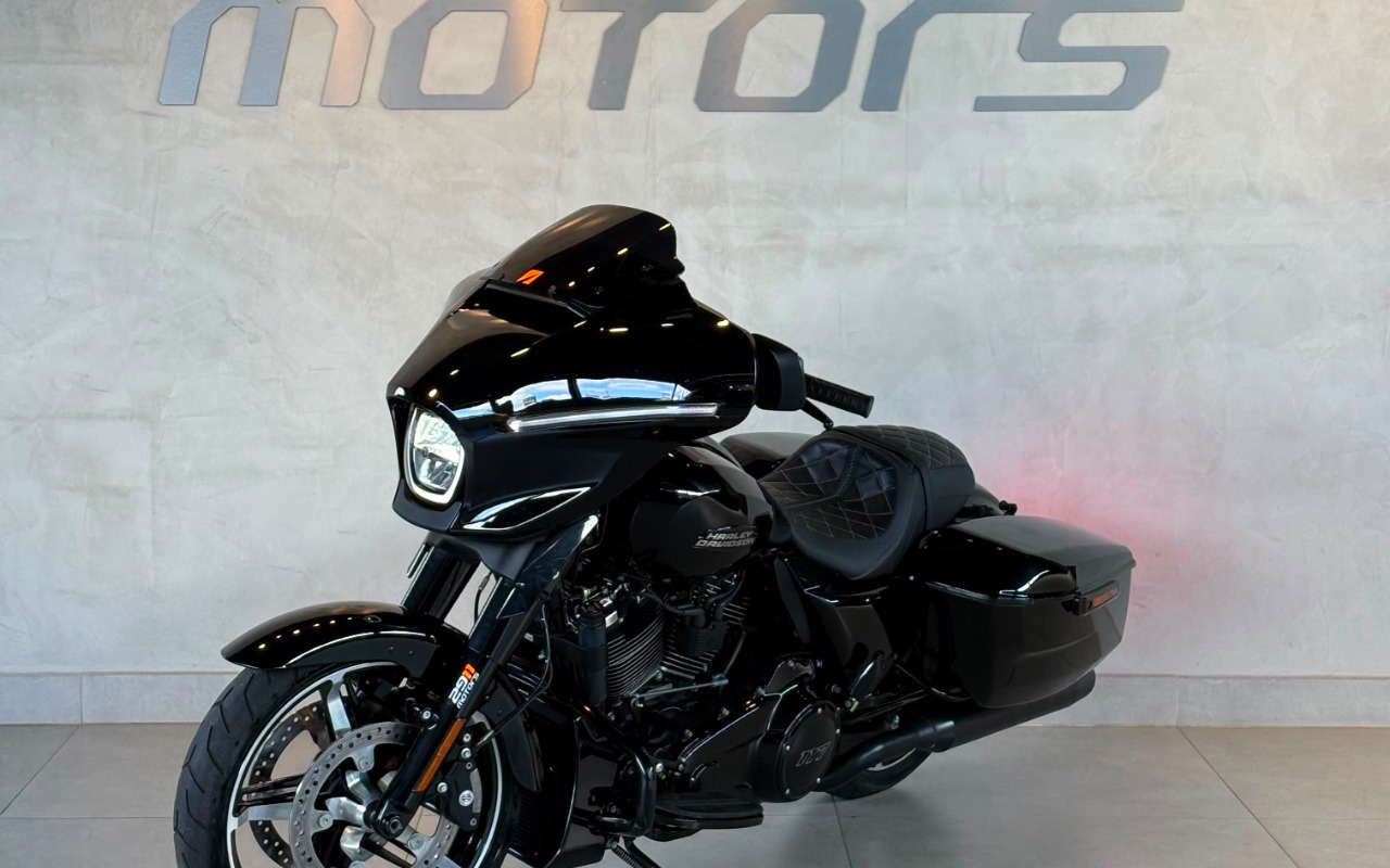 HARLEY-DAVIDSON STREET GLIDE FLHX  na cor Preto em Ponta Grossa / PR - 3238142