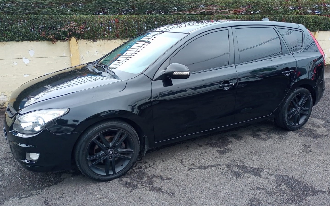 Hyundai i30cw 2011 Preto — foto 1 de 3