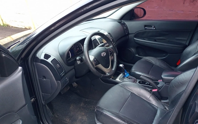 imagem-https://www.socarrao.com.br/sc-vehicle-images-prod/3238225/1786738200298-MjcyOTZiYmItOTY0Zi00MDE3LWFlMjQtMmQ3NmM3ZjcwNmFkLmpwZw.jpg