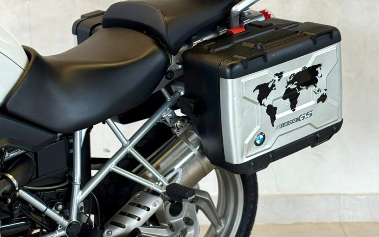 imagem-https://www.socarrao.com.br/sc-vehicle-images-prod/3238819/1786739372850-V2hhdHNBcHAgSW1hZ2UgMjAyNi0wOC0xNCBhdCAxNy4yNC4xNS5qcGVn.jpeg
