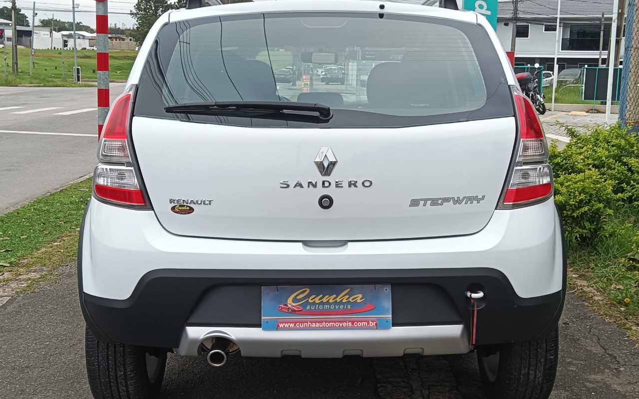 imagem-https://www.socarrao.com.br/sc-vehicle-images-prod/3238884/1786739571338-NzczMjA5NDc0XzE1NjUwNjk4ODg3NDc4NjdfMTYyODc5NzYzNjIyMjczODcwM19uLmpwZw.jpg