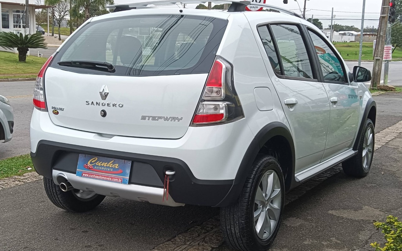 imagem-https://www.socarrao.com.br/sc-vehicle-images-prod/3238884/1786739571434-Nzc0MjY2NDIxXzE1NjUwNjk5NzU0MTQ1MjVfMjc1OTAzOTY3MzcwNjM0NTYxX24uanBn.jpg