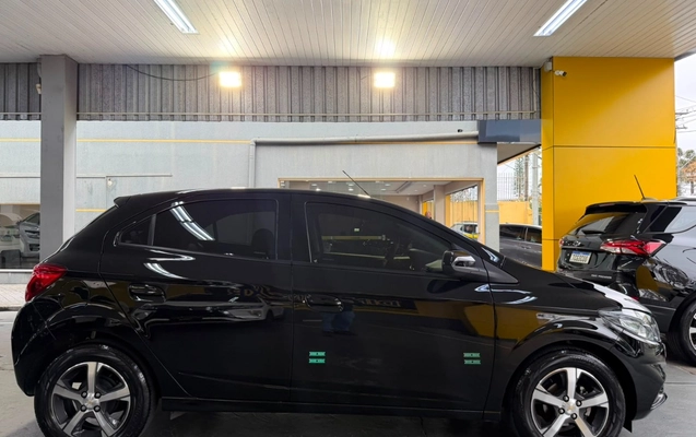 imagem-https://www.socarrao.com.br/sc-vehicle-images-prod/3239039/1786740095163-MjQuanBlZw.jpeg