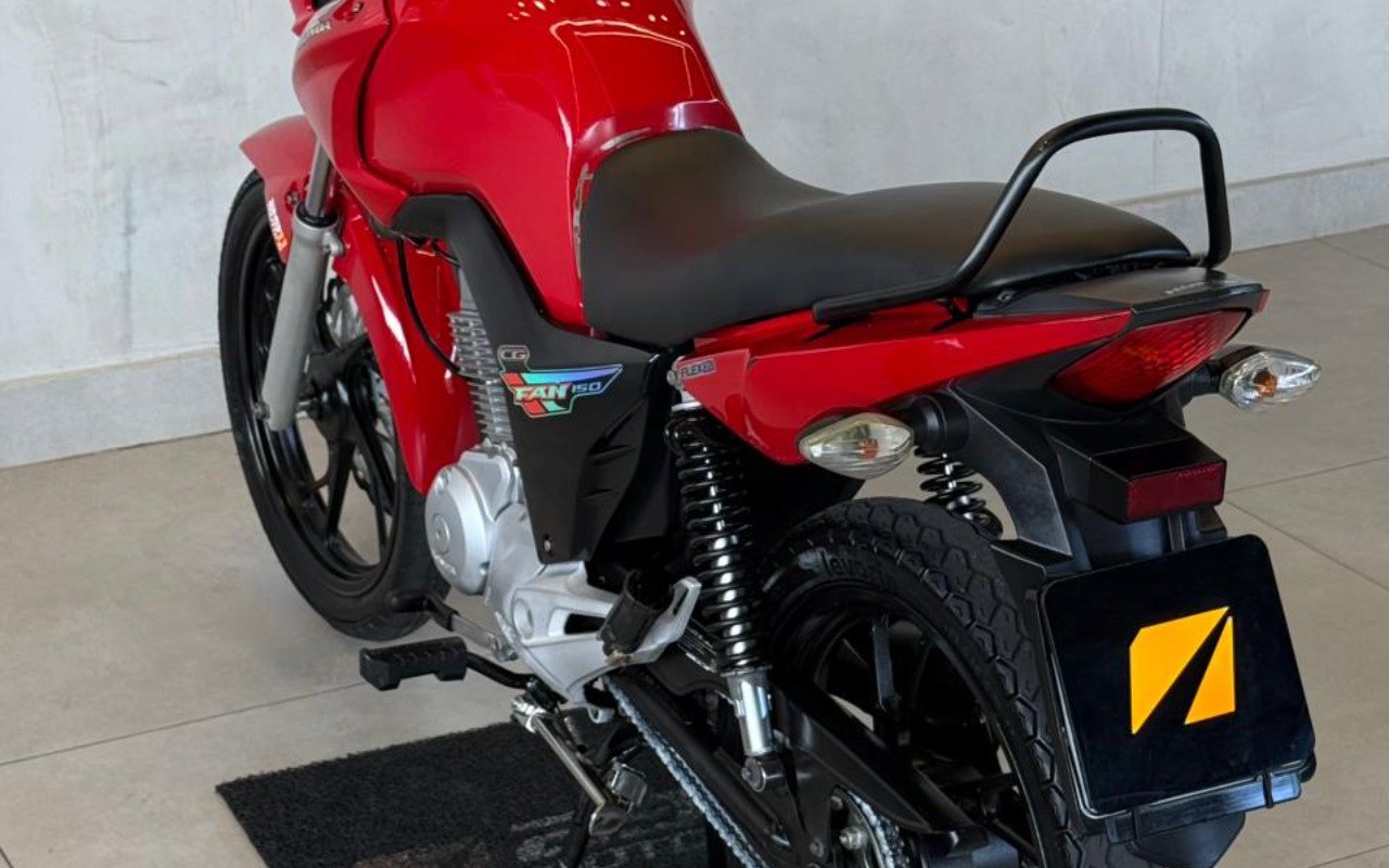 imagem-https://www.socarrao.com.br/sc-vehicle-images-prod/3239471/1786740993066-V2hhdHNBcHAgSW1hZ2UgMjAyNi0wOC0xNCBhdCAxNy41My40NiAoMSkuanBlZw.jpeg