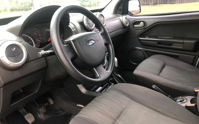 imagem-https://www.socarrao.com.br/sc-vehicle-images-prod/3239611/1786814901715-Vf9EB3syF5SRYWRMHykfxgAO02l5TX7D.jpg