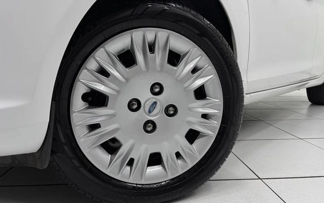 imagem-https://www.socarrao.com.br/sc-vehicle-images-prod/3255672/1786800800093-8330633_12_B_636bcb6435.jpeg