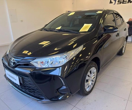 Toyota Yaris 2025 Preto — foto 1 de 3