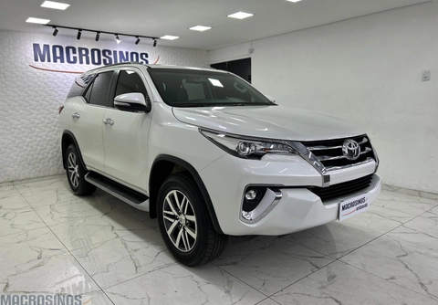 Toyota Hilux SW4 2019 Branco — foto 1 de 3