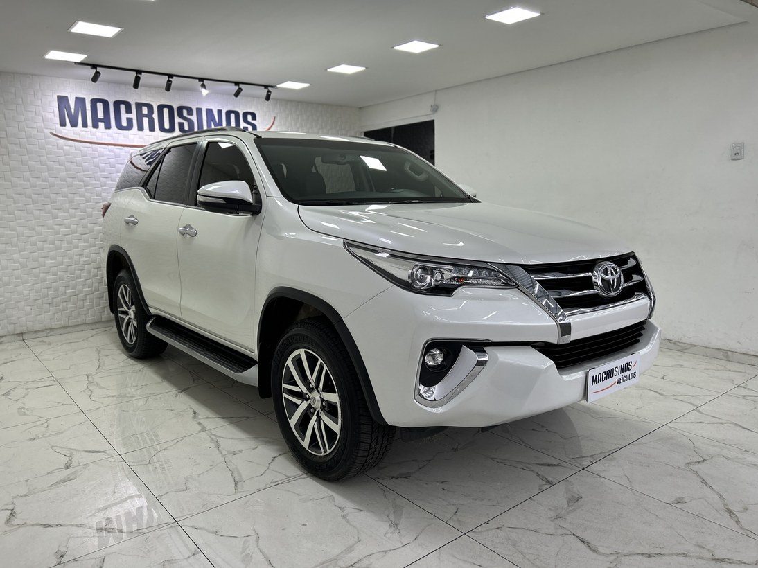 Toyota Hilux SW4 2019 Branco — foto 1 de 3