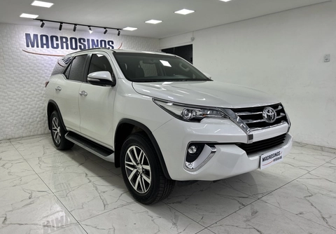 Toyota Hilux SW4 2019 Branco — foto 1 de 3