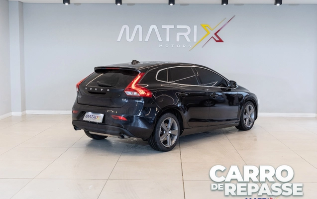 imagem-https://www.socarrao.com.br/sc-vehicle-images-prod/3255923/1787069056359-003_585295-109d3de6683e022937f007d59e6b89b4.jpg