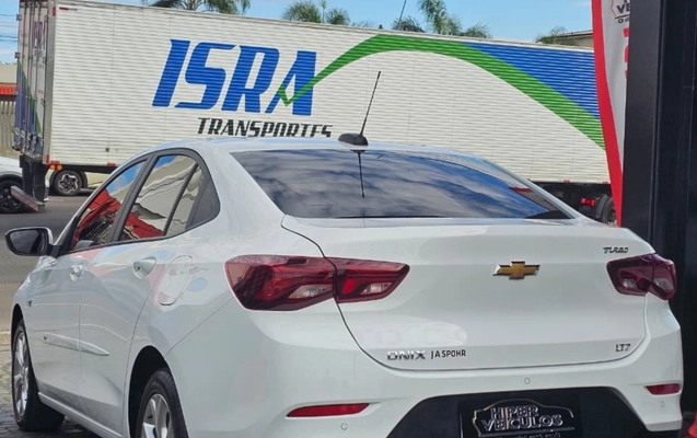 imagem-https://www.socarrao.com.br/sc-vehicle-images-prod/3256639/1786819393527-NmQwNGVkNGEtNjYzNS00YjExLWFhYTUtZmY4NzZiYzNkMzBlLmpwZw.jpg