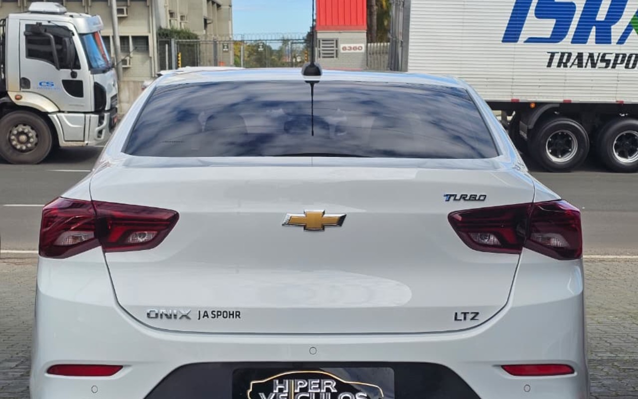 imagem-https://www.socarrao.com.br/sc-vehicle-images-prod/3256639/1786819393596-ZTZlNzY2ZTAtMTNiYy00ZTY2LWExODAtYmUwMmY3NjIwNWM4LmpwZw.jpg