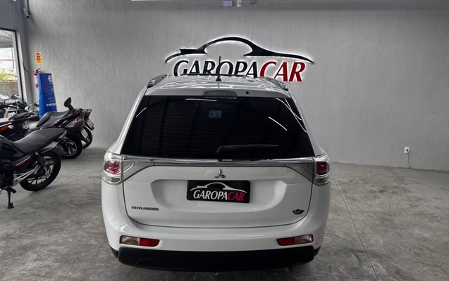 imagem-https://www.socarrao.com.br/sc-vehicle-images-prod/3256817/1786842465416-e0455f86eb55427ca9eac664c69866d2_1786824932169.jpg