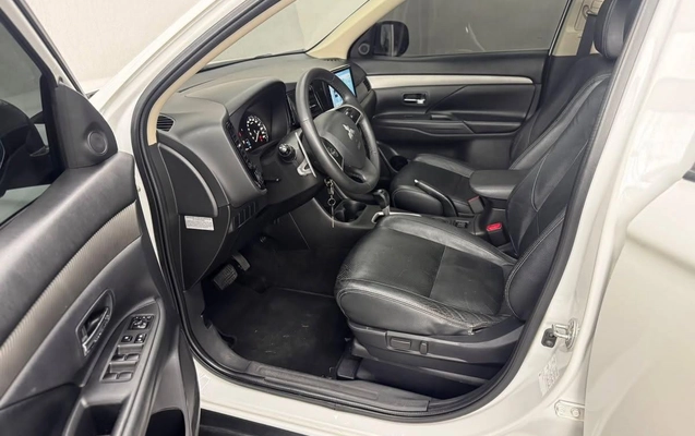 imagem-https://www.socarrao.com.br/sc-vehicle-images-prod/3256817/1786842465418-1618c0b0f8f9482a95902461c35f17c7_1786824932178.jpg