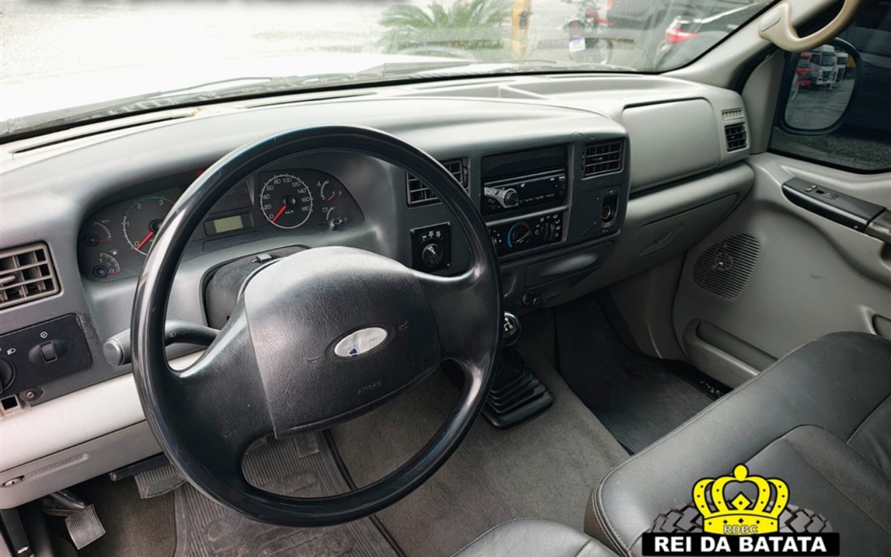 imagem-https://www.socarrao.com.br/sc-vehicle-images-prod/3273233/1786967758448-OC5qcGc.jpg