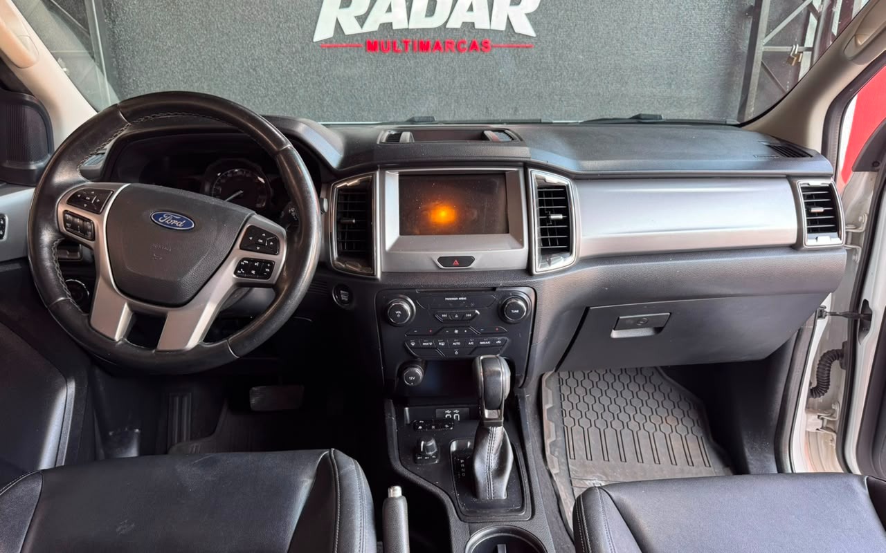 imagem-https://www.socarrao.com.br/sc-vehicle-images-prod/3274885/1786972922711-V2hhdHNBcHAgSW1hZ2UgMjAyNi0wOC0xNyBhdCAxMC4xNi4wMyAoMSkuanBlZw.jpeg