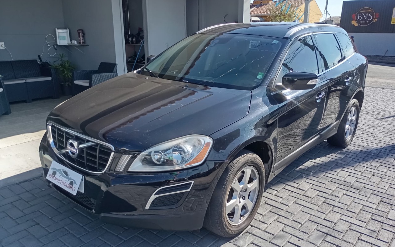 Volvo XC60 2.0 T5 5p 2015 Preto — foto 1 de 3