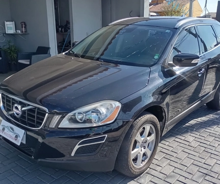 Volvo XC60 2.0 T5 5p 2015 Preto — foto 1 de 3