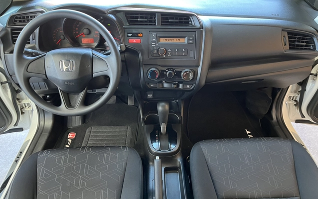 imagem-https://www.socarrao.com.br/sc-vehicle-images-prod/3275405/1786982647069-FWbhvHhz4isgwpyhfHmZ9CGuIbCTglzUGpZg.jpg