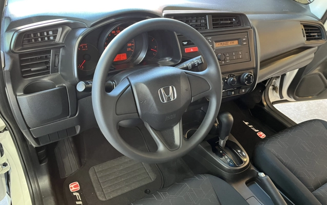 imagem-https://www.socarrao.com.br/sc-vehicle-images-prod/3275405/1786982647071-Yf9n5ob2jZokFsViEYx4V0xPLMcgFfyBlFlZ.jpg
