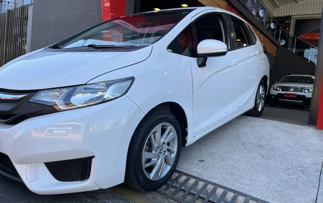 imagem-https://www.socarrao.com.br/sc-vehicle-images-prod/3275405/1786982647079-90vYeS7SI4vo53SowwuhsweNpKuyuq57krnV.jpg