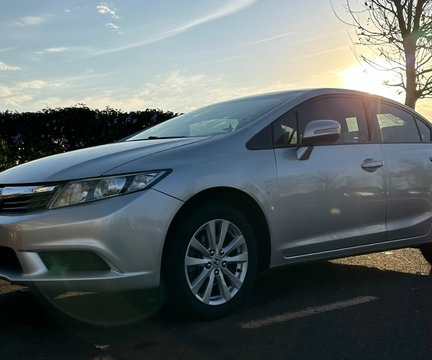 Honda Civic 2012 Prata — foto 1 de 3