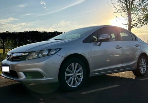 Honda Civic 2012 Prata — foto 1 de 3