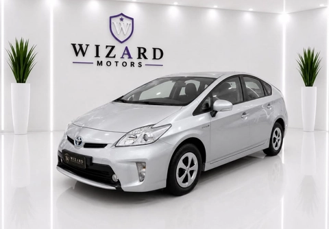 Toyota Prius 2015 Prata — foto 1 de 3