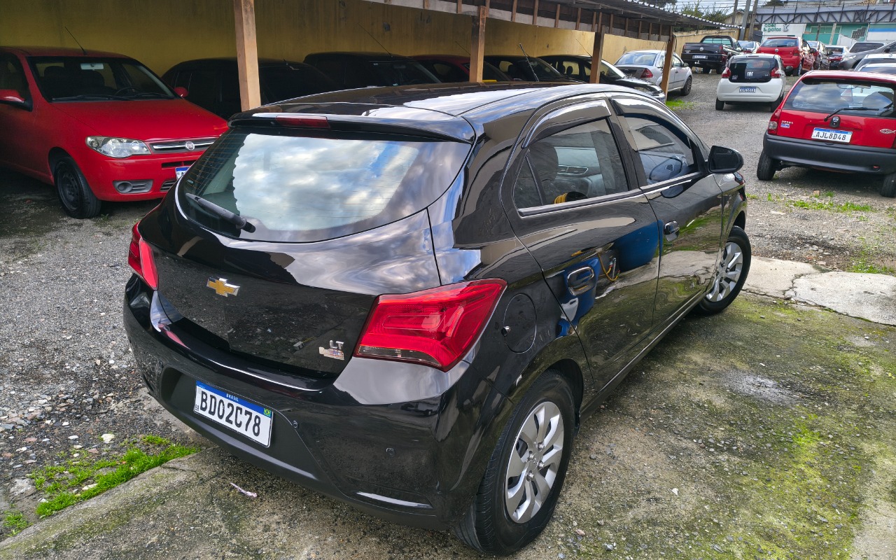 imagem-https://www.socarrao.com.br/sc-vehicle-images-prod/3276220/1786977015286-SU1HXzIwMjYwNzA2XzE3MDgzMjI3M19IRFIuanBn.jpg