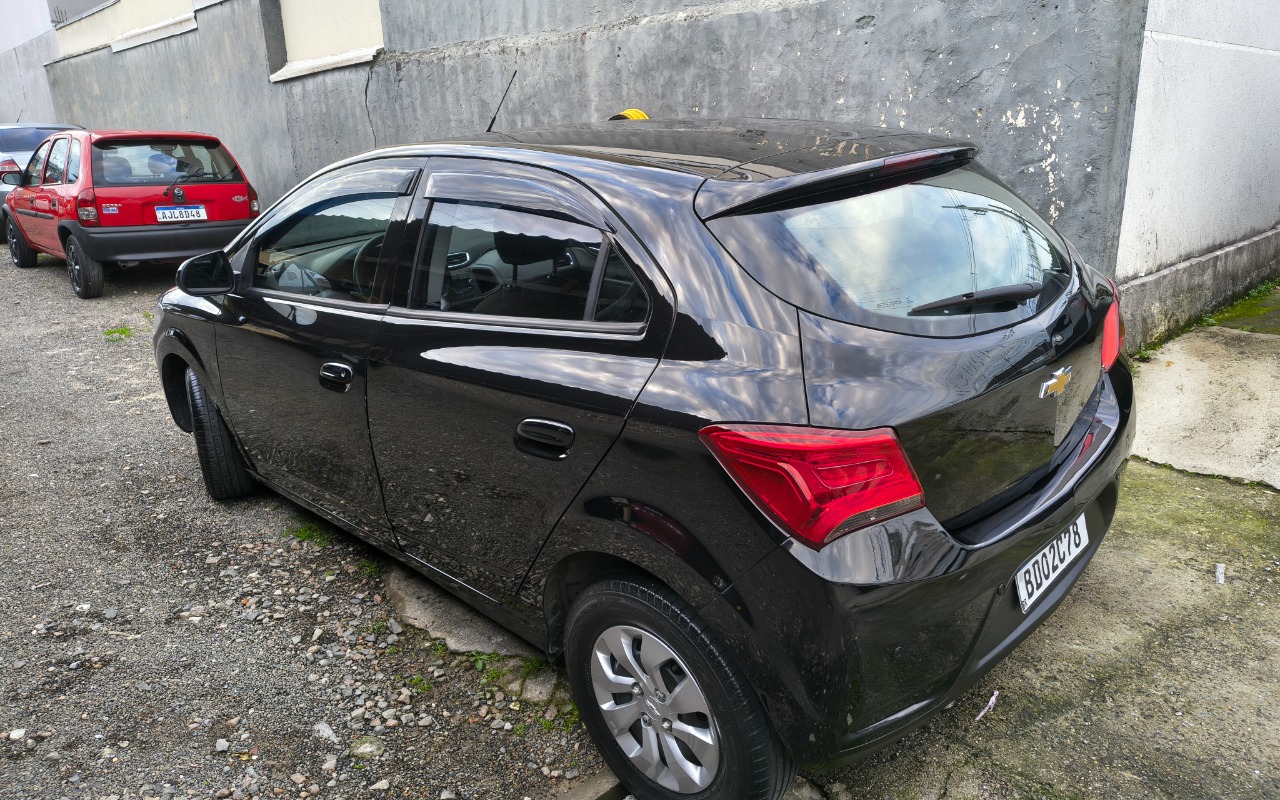 imagem-https://www.socarrao.com.br/sc-vehicle-images-prod/3276220/1786977015415-SU1HXzIwMjYwNzA2XzE3MDgyNDE0OV9IRFIuanBn.jpg