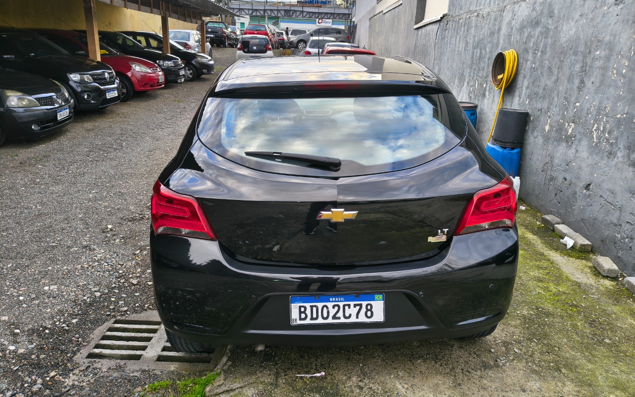 imagem-https://www.socarrao.com.br/sc-vehicle-images-prod/3276220/1786977015499-SU1HXzIwMjYwNzA2XzE3MDgxOTMxM19IRFIuanBn.jpg