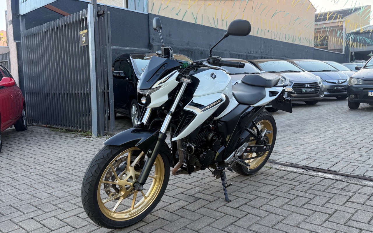 Yamaha FZ25 250 FAZER CONNECTED 2025 Branco — foto 1 de 3