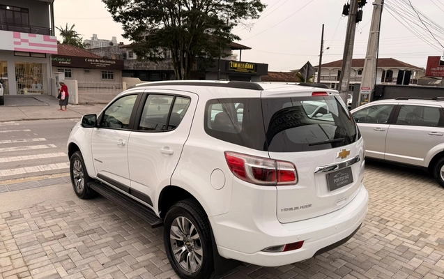imagem-https://www.socarrao.com.br/sc-vehicle-images-prod/3276666/1787770443318-003_c8bc8a5cf4abb59c7d466525e3c27418.jpeg