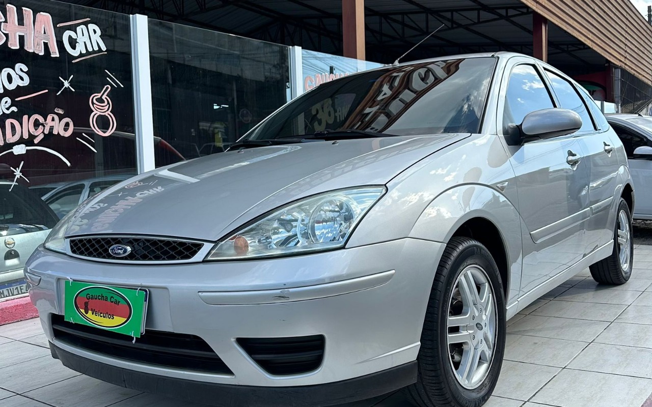 Ford Focus 2008 Prata — foto 1 de 3