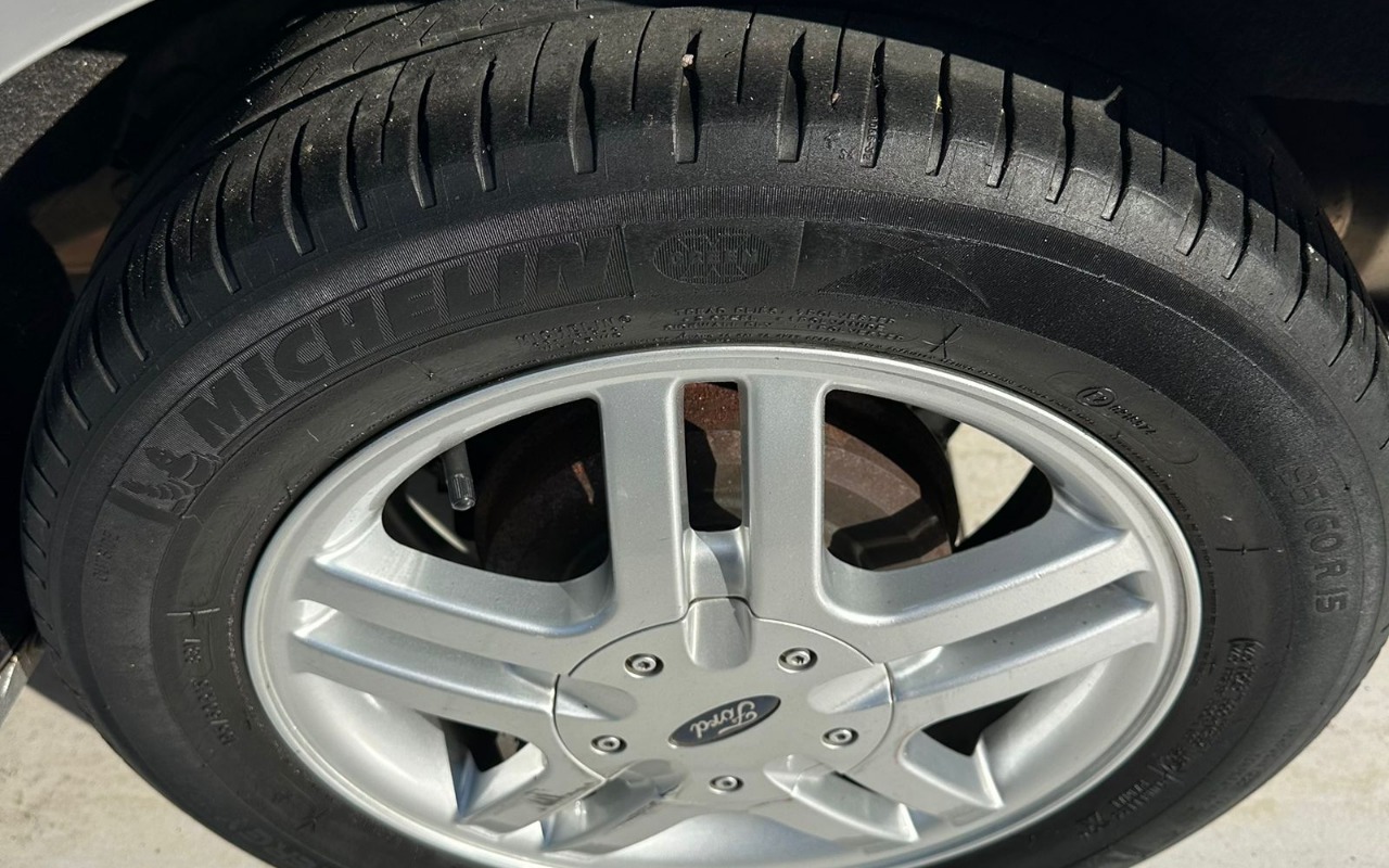 imagem-https://www.socarrao.com.br/sc-vehicle-images-prod/3276685/1788383020420-ZjcyYjU5NWItYjE0My00NTNmLWI5YmYtMmZlZTdkYTIzMzAzLmpwZw.jpg