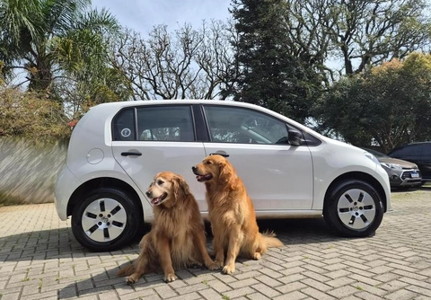 Volkswagen Up! 2017 Branco — foto 1 de 3