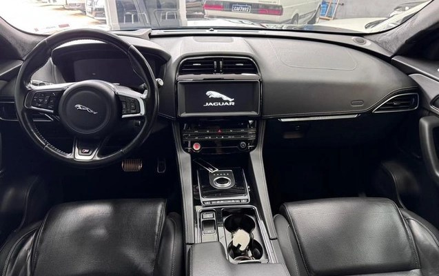 imagem-https://www.socarrao.com.br/sc-vehicle-images-prod/3278314/1789394185931-8386946_9_B_ce3ee4c570.jpeg