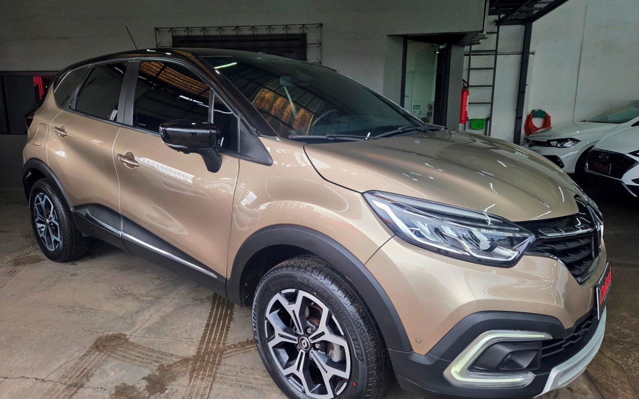 Renault Captur 2023 Bege — foto 1 de 3