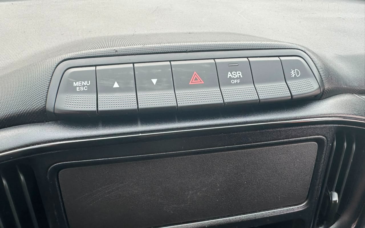 imagem-https://www.socarrao.com.br/sc-vehicle-images-prod/3281485/1786993462169-V2hhdHNBcHAgSW1hZ2UgMjAyNi0wOC0xMiBhdCAxNi4yNC40NS5qcGVn.jpeg