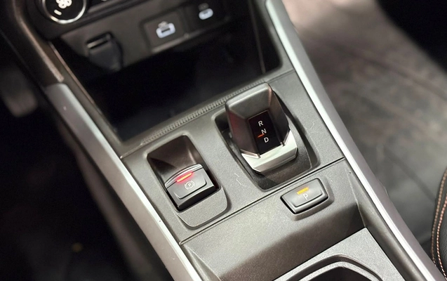 imagem-https://www.socarrao.com.br/sc-vehicle-images-prod/3281527/1786993598638-UkVOQVVMVCBLQVJESUFOIC0gMjAyNSAtIENJTlpBIC0gVEFKNUoxNiAoMjEpLmpwZw.jpg