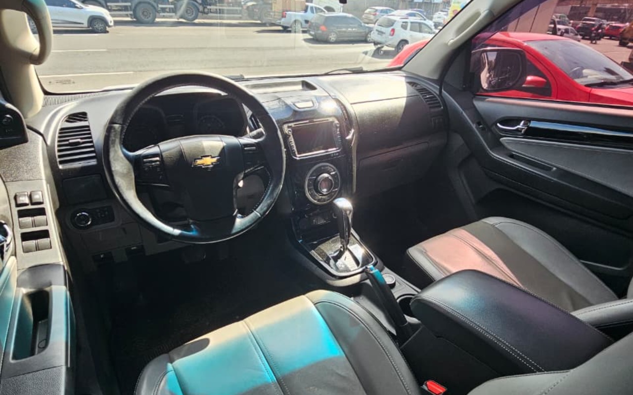 imagem-https://www.socarrao.com.br/sc-vehicle-images-prod/3282207/1786995622349-NWQ2ZGYxODYtZDVkZi00MWZlLWIyNGMtNjQ1NWRmOTNhNjUxLmpwZw.jpg