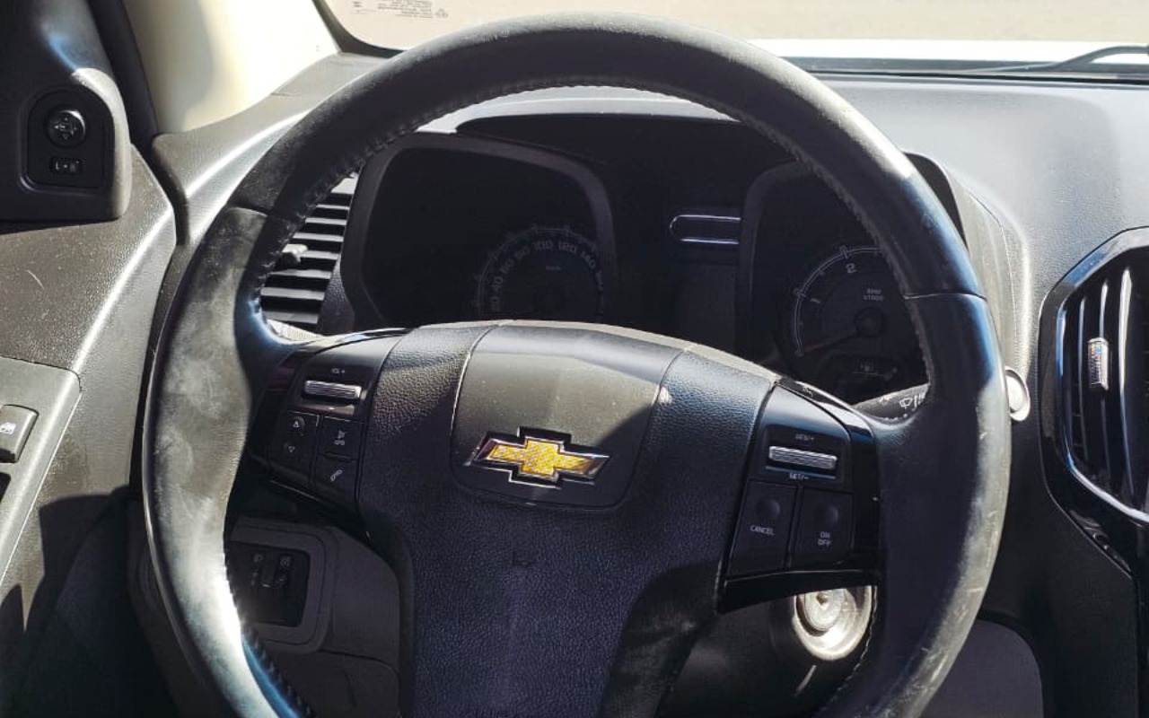 imagem-https://www.socarrao.com.br/sc-vehicle-images-prod/3282207/1786995622454-ZGI3ZmNiYzgtOGQwZS00NDA4LTk1ZjYtMDMzNmJlMmIwNjYyLmpwZw.jpg