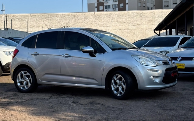 imagem-https://www.socarrao.com.br/sc-vehicle-images-prod/3282271/1786996008256-SU1HXzc2MjQuanBlZw.jpeg