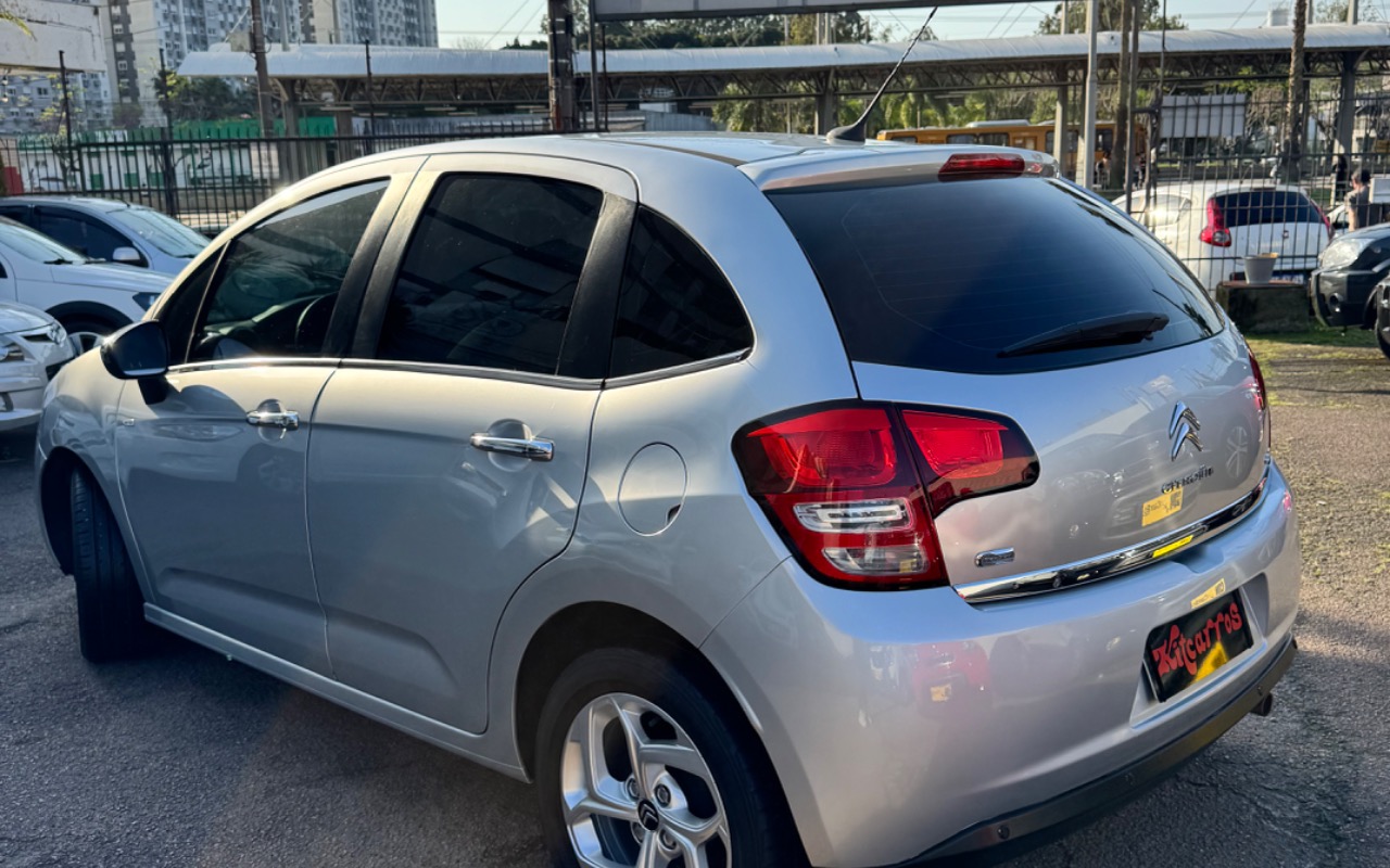 imagem-https://www.socarrao.com.br/sc-vehicle-images-prod/3282271/1786996008374-SU1HXzc2MjguanBlZw.jpeg