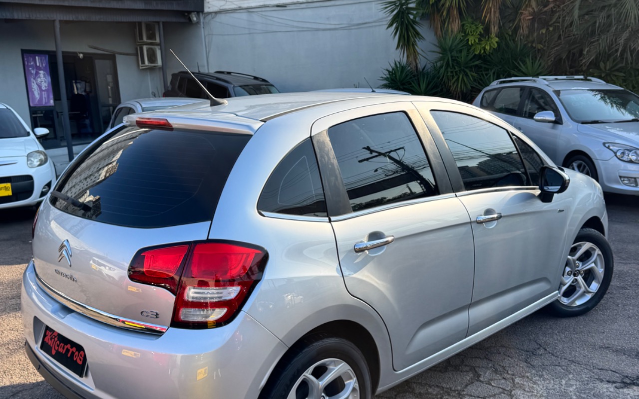 imagem-https://www.socarrao.com.br/sc-vehicle-images-prod/3282271/1786996008563-SU1HXzc2MzAuanBlZw.jpeg