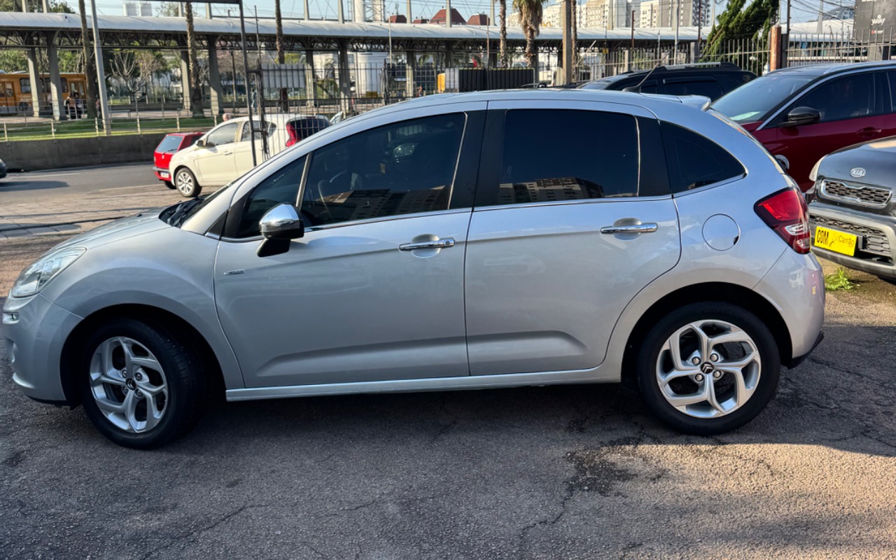 imagem-https://www.socarrao.com.br/sc-vehicle-images-prod/3282271/1786996008974-SU1HXzc2MjcuanBlZw.jpeg