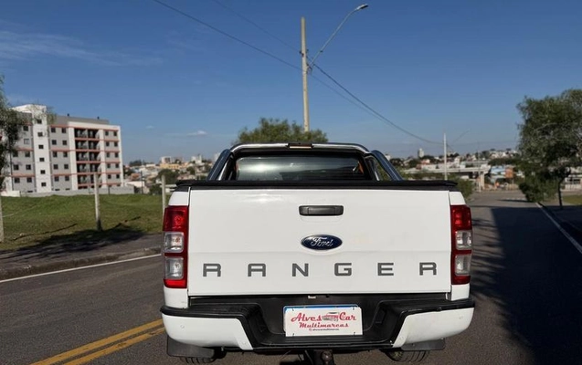 imagem-https://www.socarrao.com.br/sc-vehicle-images-prod/3282324/1786996163060-8388246_3_B_008be79b61.jpeg
